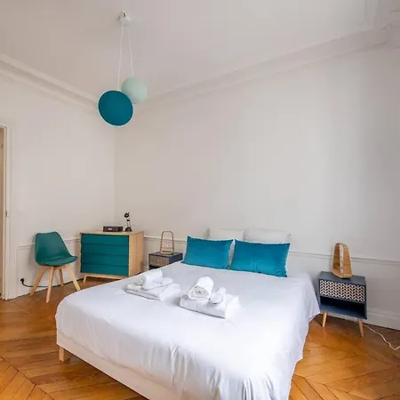 Stunning Parisian Getaway * Parigi