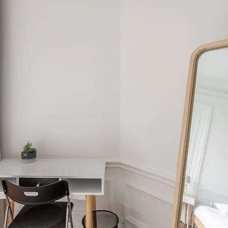 Apartment Stunning Parisian Getaway