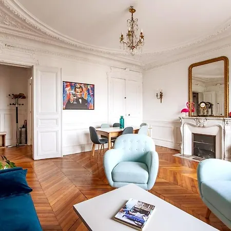 Apartment Stunning Parisian Getaway
