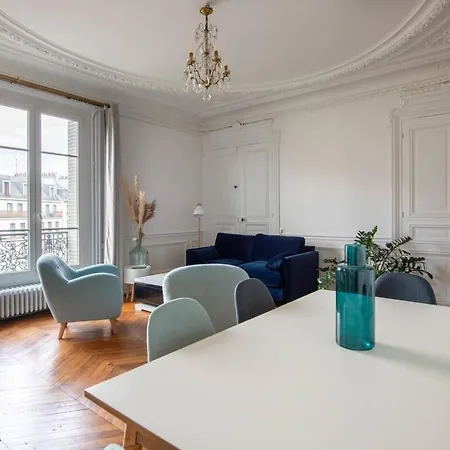 Stunning Parisian Getaway *